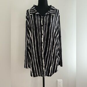 New LuLaRoe 2XL “Valentina” Black and White Striped Button-Up Shirt 163